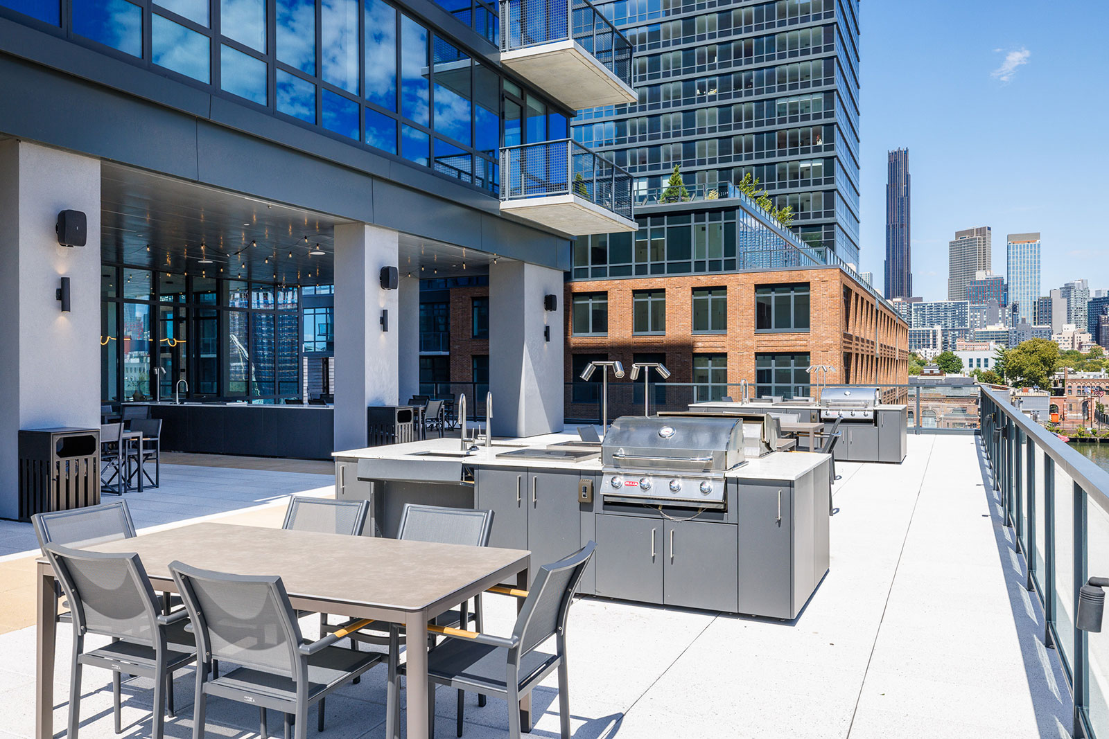 SACKETT GRILLDECK